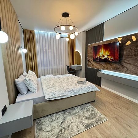 Two Bedroom Apartment In The Center, With Parking, Address Avram Iancu 32 Kischinau Exterior foto