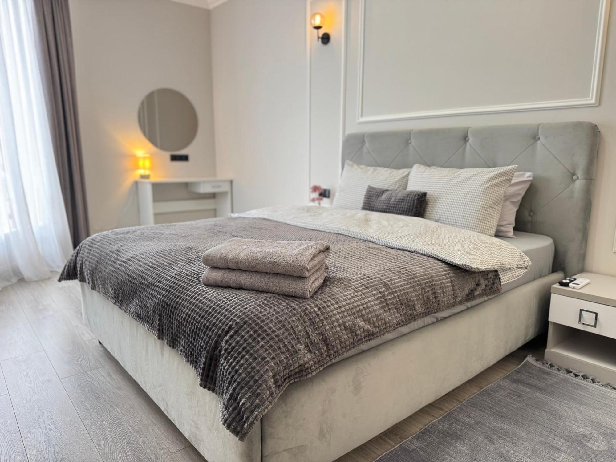 Two Bedroom Apartment In The Center, With Parking, Address Avram Iancu 32 Kischinau Exterior foto