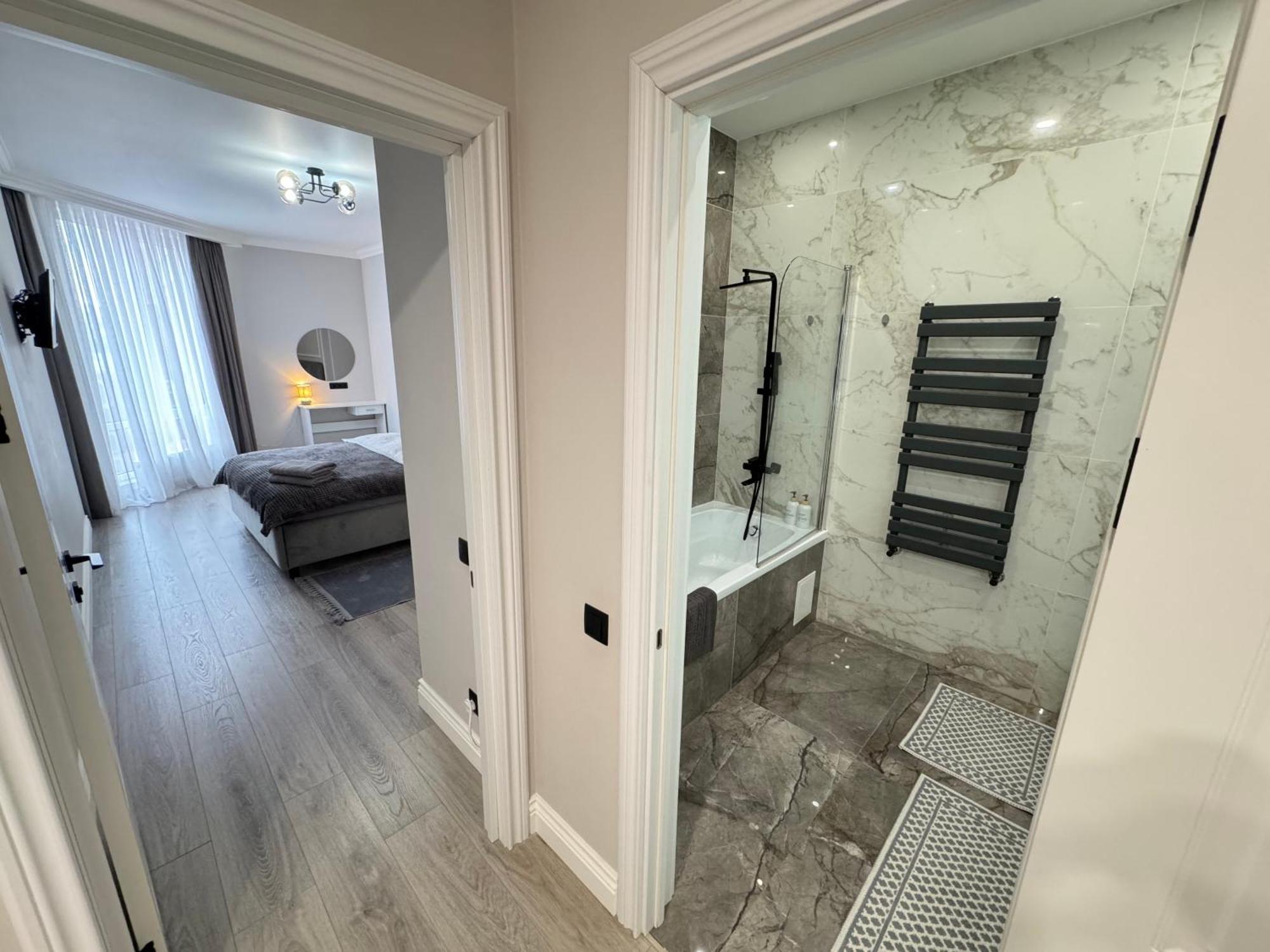 Two Bedroom Apartment In The Center, With Parking, Address Avram Iancu 32 Kischinau Exterior foto